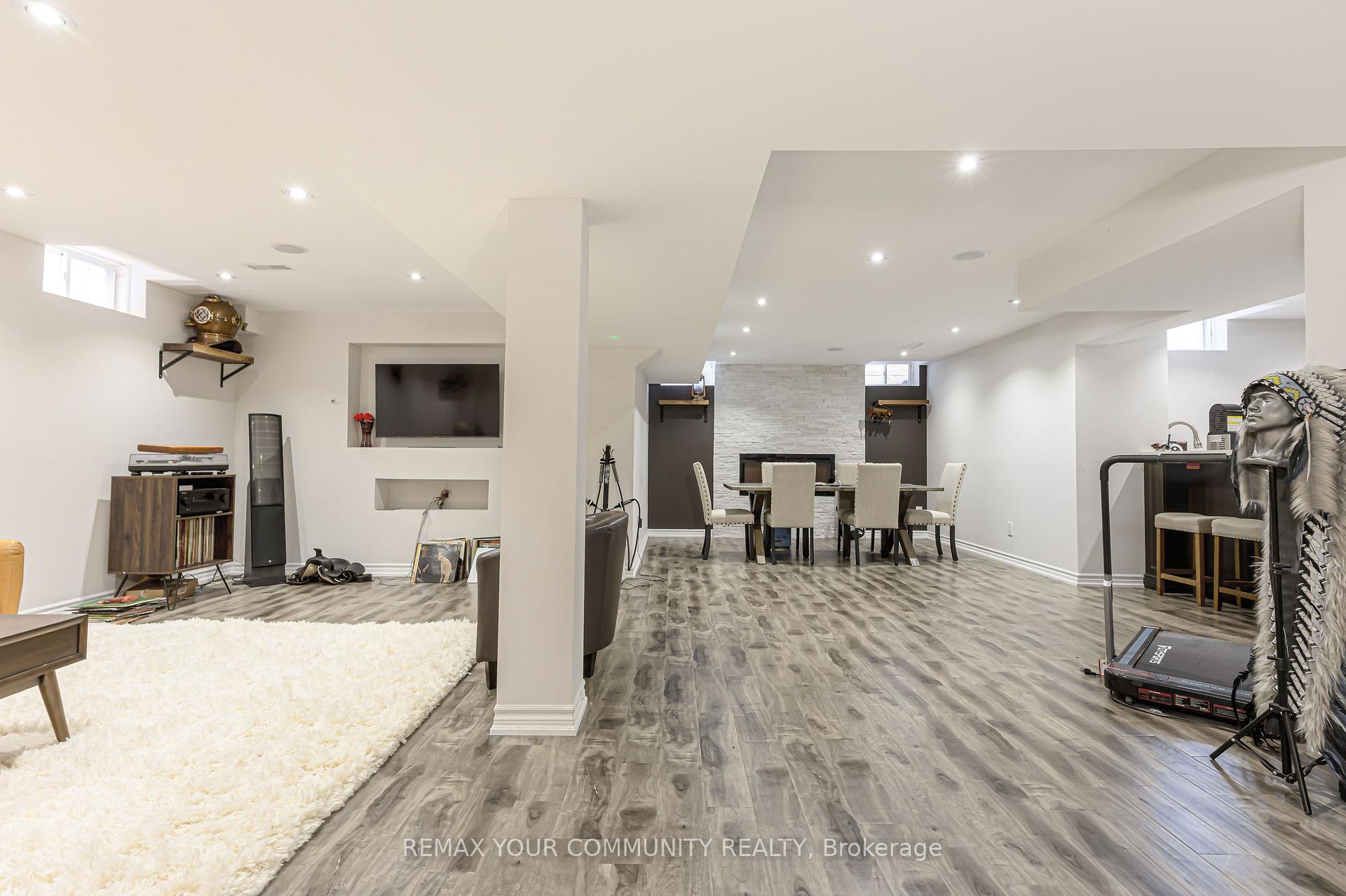 Photo 39 of 47 Vandervoort Drive, Richmond Hill, Jefferson — HOMEH