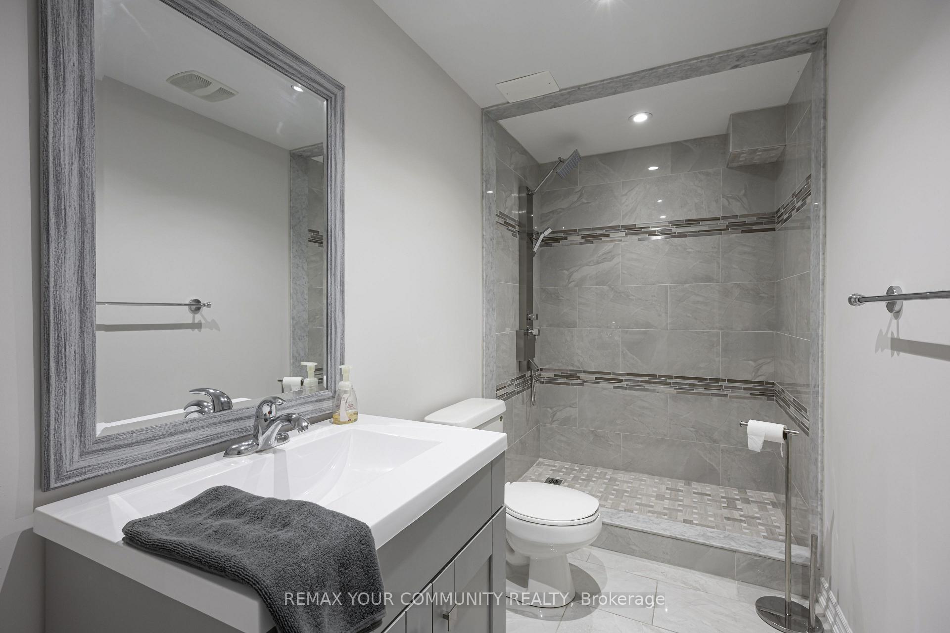 Photo 41 of 47 Vandervoort Drive, Richmond Hill, Jefferson — HOMEH
