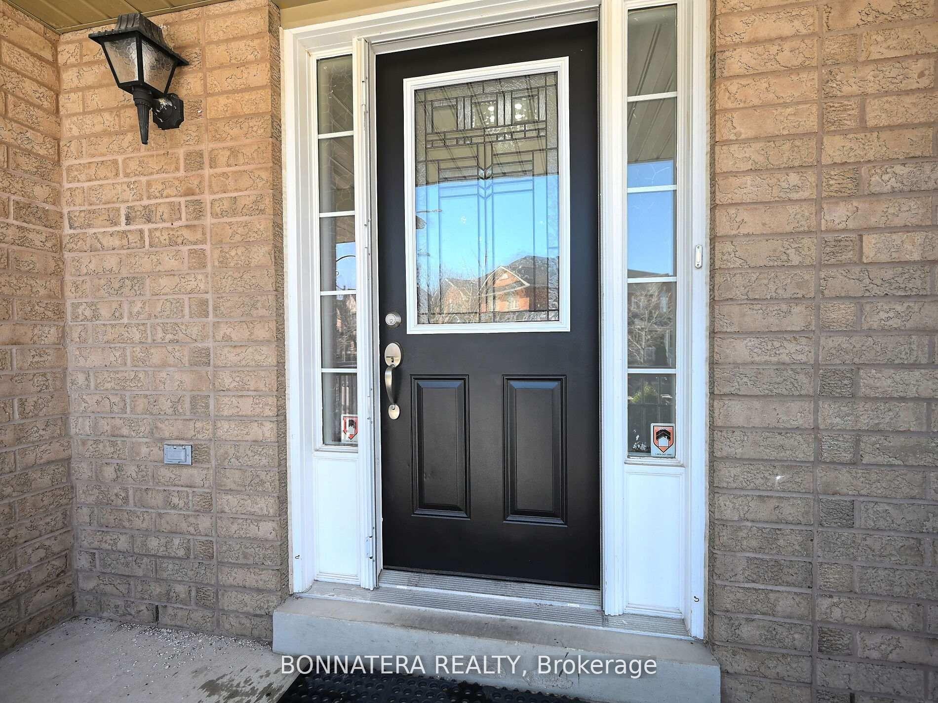 Photo 2 of 409 Hobbs Crescent, Milton, Clarke — HOMEH