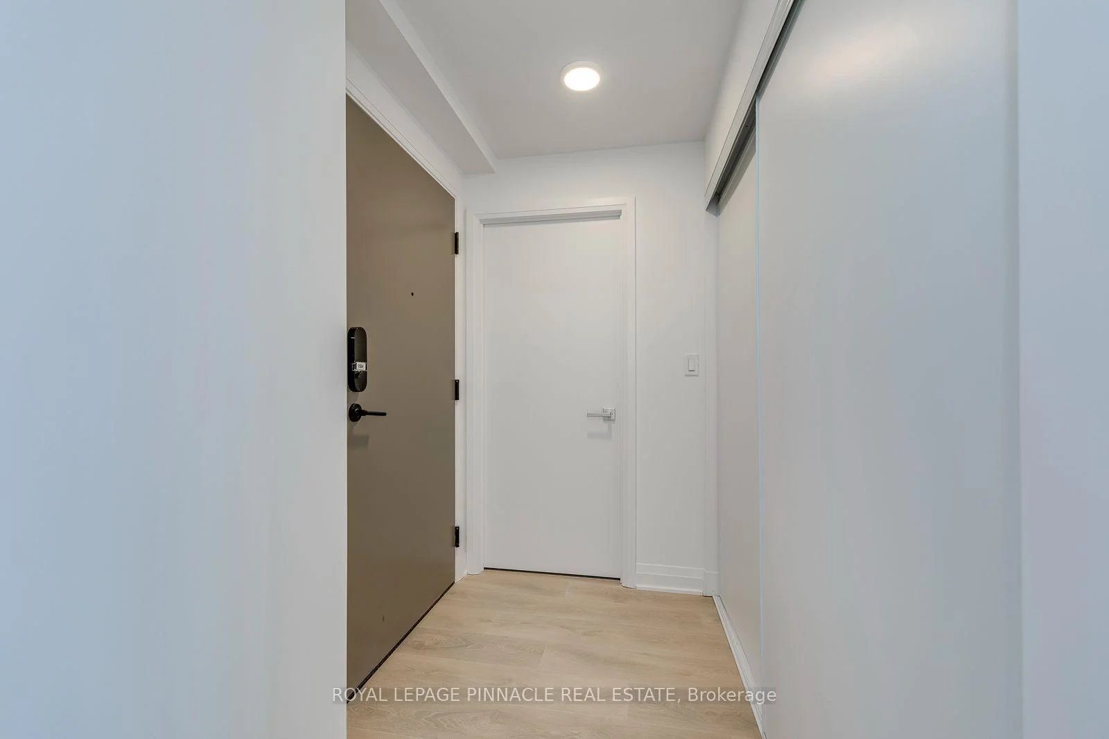 Photo 12 of Unit 1504, 4015 The Exchange Road, Mississauga, City Centre — HOMEH