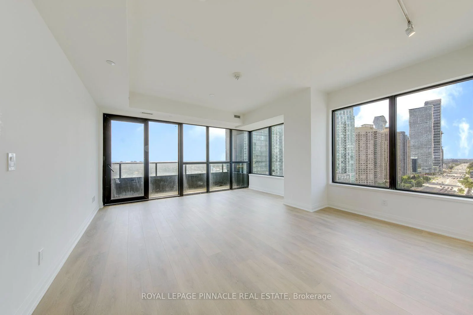 Photo 13 of Unit 1504, 4015 The Exchange Road, Mississauga, City Centre — HOMEH