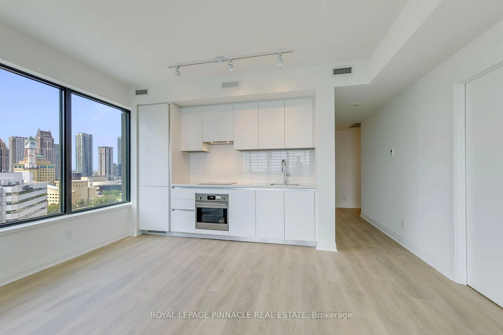 Photo 14 of Unit 1504, 4015 The Exchange Road, Mississauga, City Centre — HOMEH