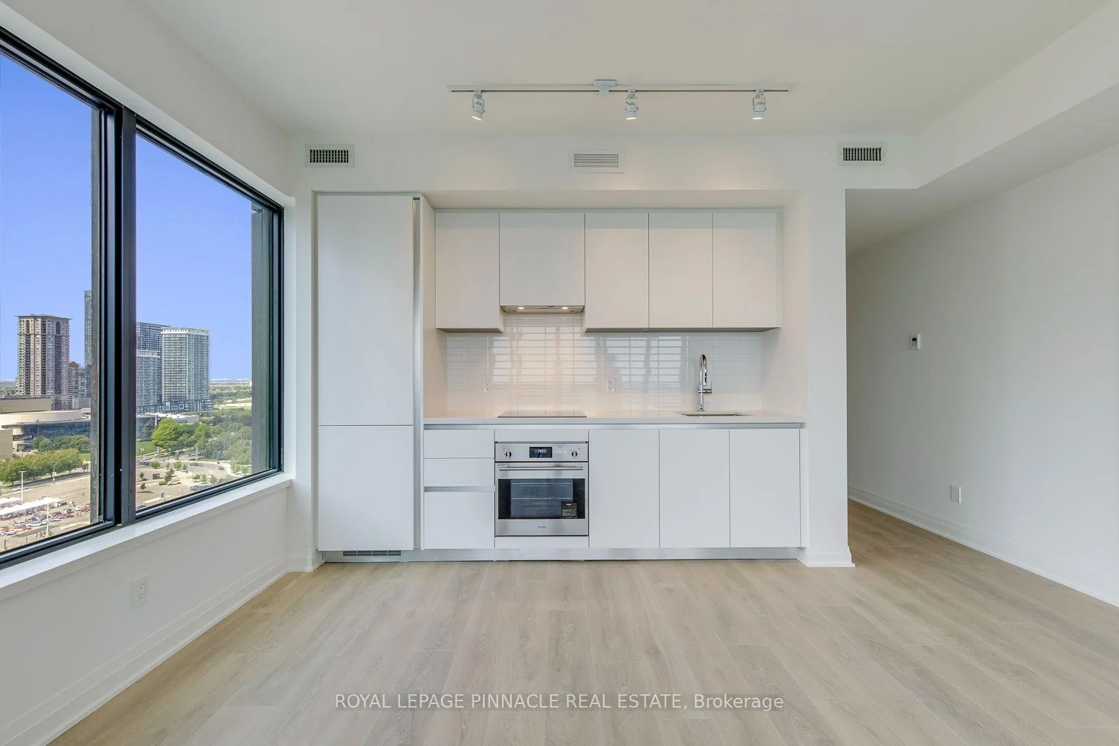 Photo 15 of Unit 1504, 4015 The Exchange Road, Mississauga, City Centre — HOMEH