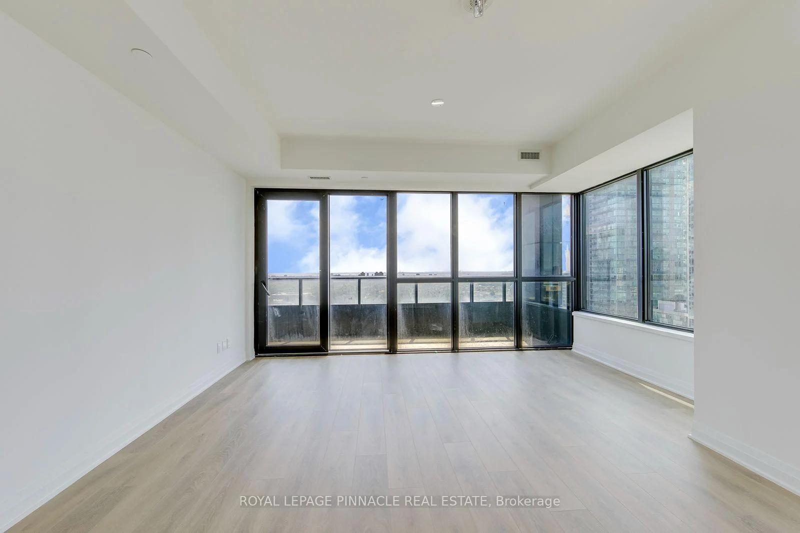 Photo 19 of Unit 1504, 4015 The Exchange Road, Mississauga, City Centre — HOMEH