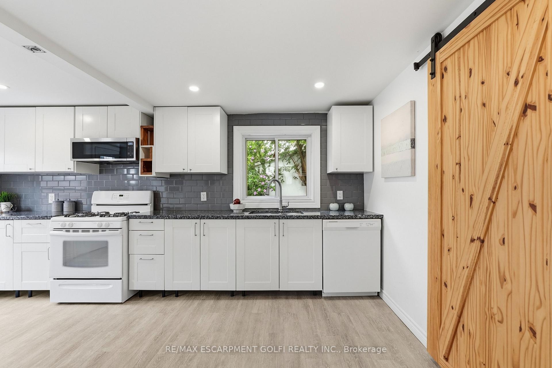 Photo 8 of 88 East 19th Street, Hamilton, Inch Park — HOMEH
