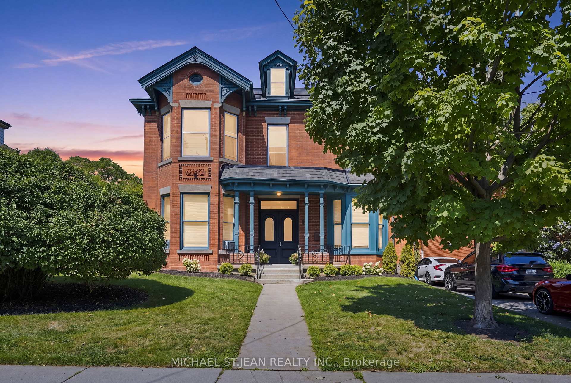 Photo of 132 Emerald Street S