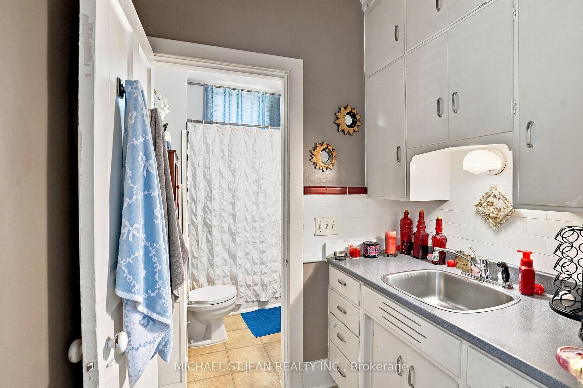 Photo 19 of 132 Emerald Street S, Hamilton, Stinson — HOMEH