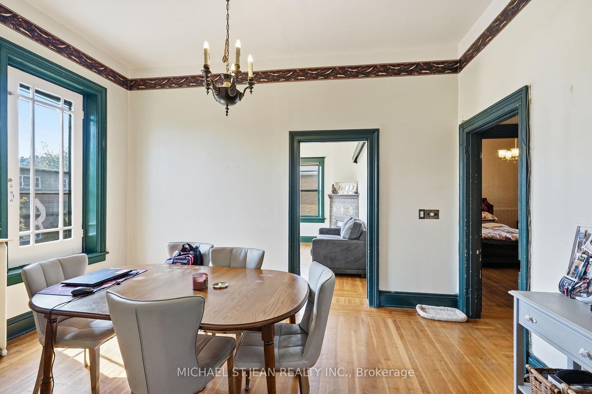 Photo 27 of 132 Emerald Street S, Hamilton, Stinson — HOMEH