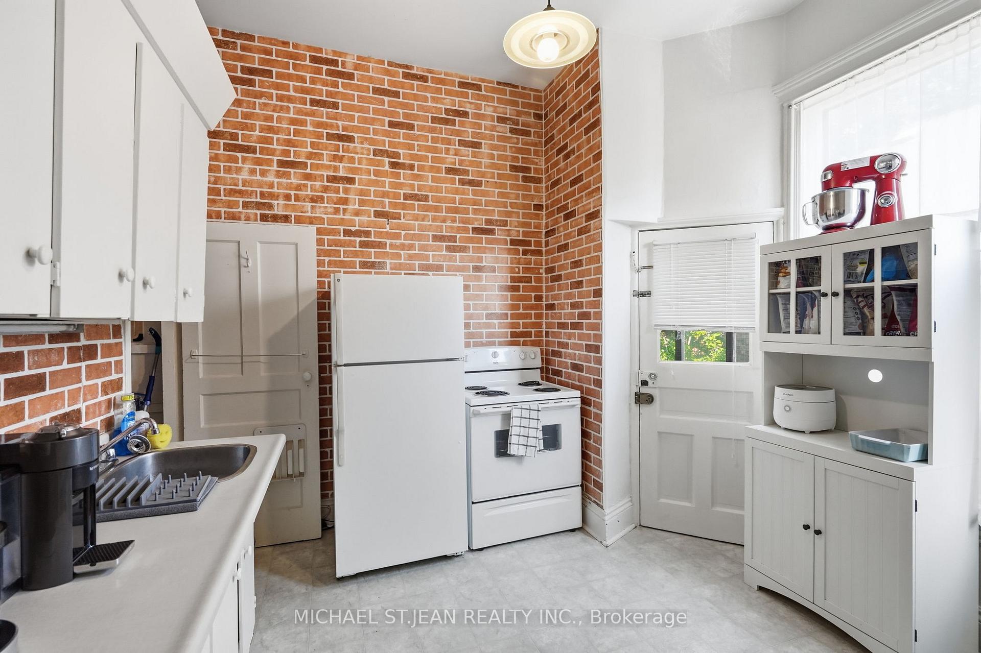 Photo 28 of 132 Emerald Street S, Hamilton, Stinson — HOMEH
