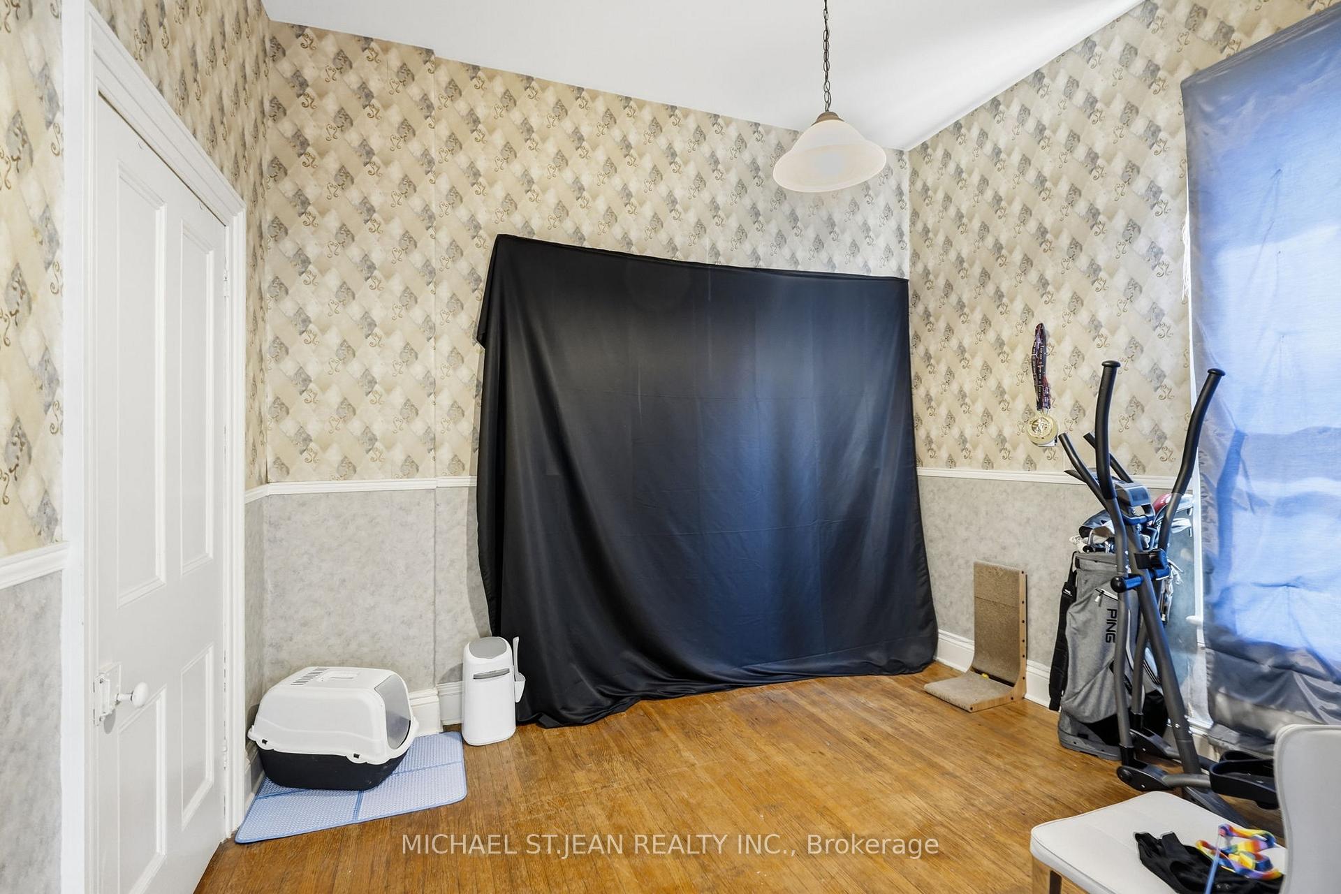 Photo 32 of 132 Emerald Street S, Hamilton, Stinson — HOMEH