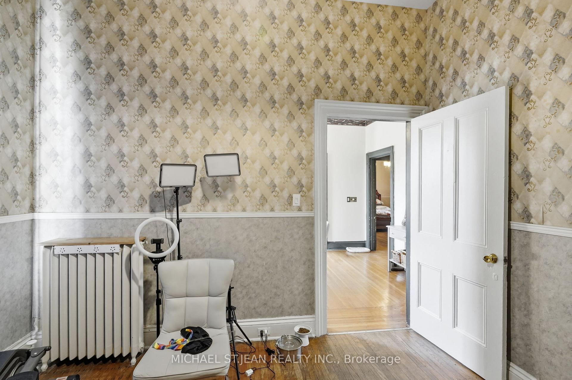 Photo 33 of 132 Emerald Street S, Hamilton, Stinson — HOMEH