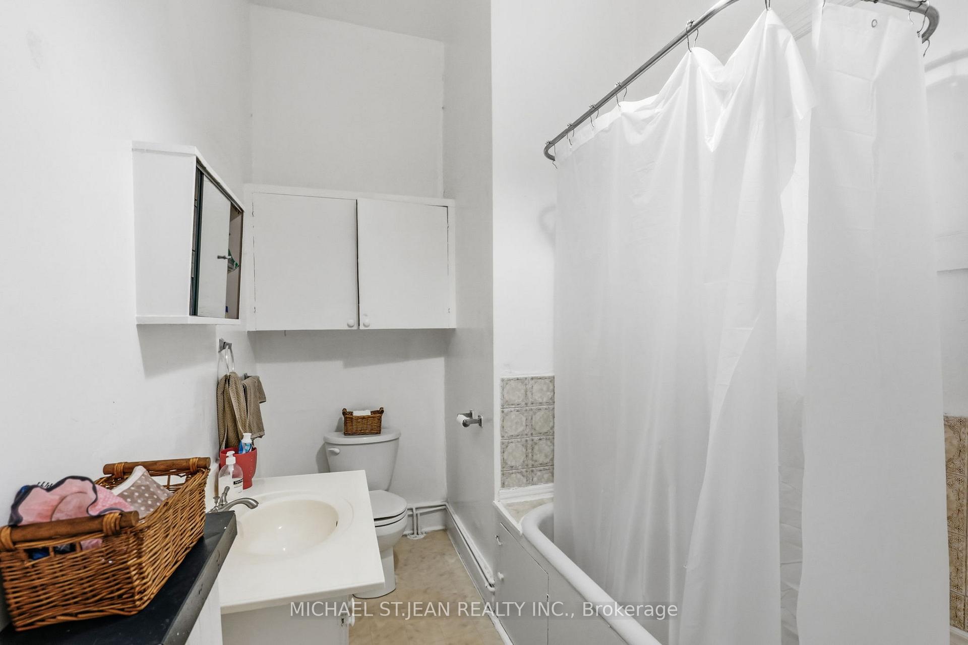 Photo 38 of 132 Emerald Street S, Hamilton, Stinson — HOMEH