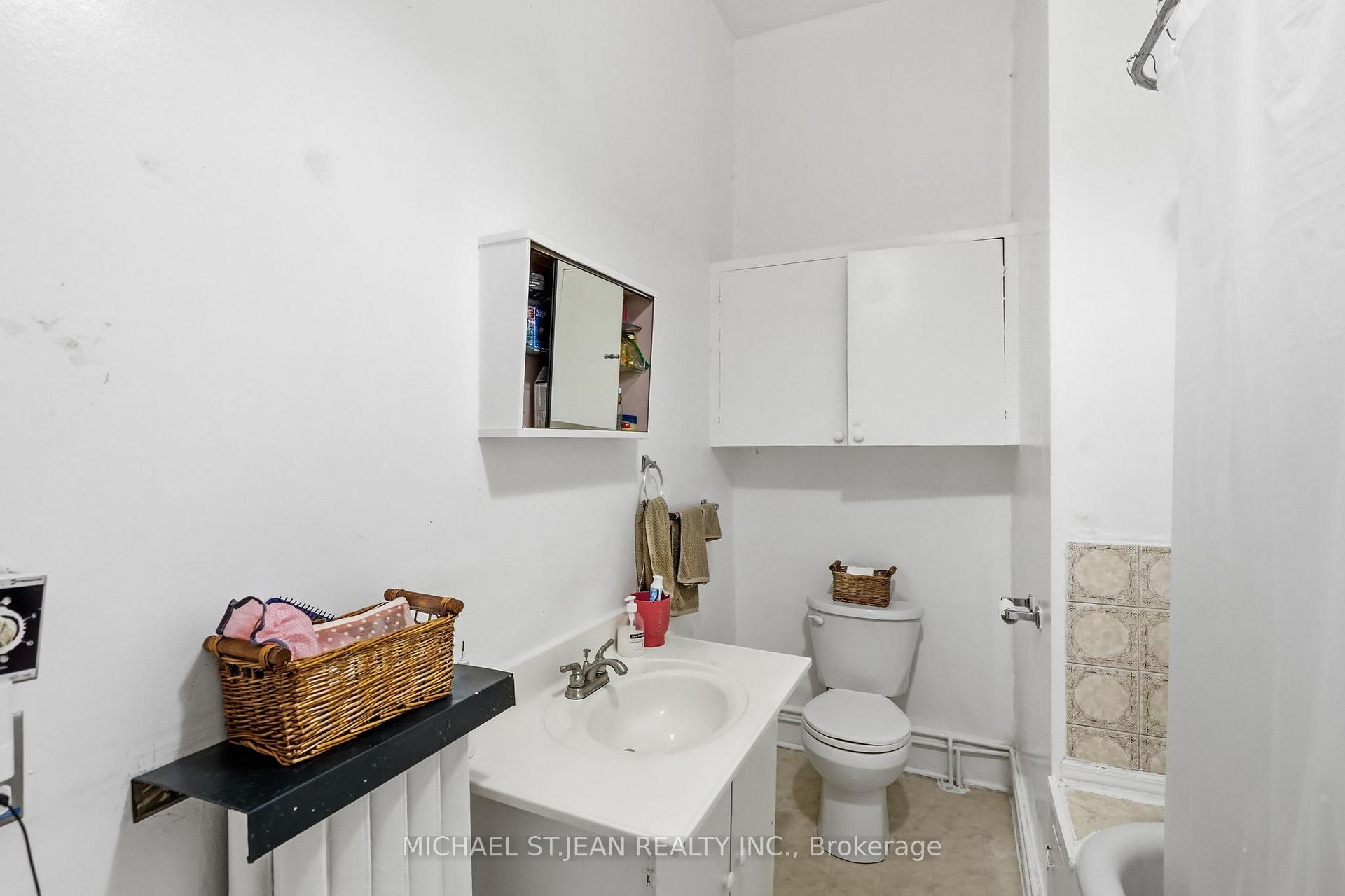 Photo 39 of 132 Emerald Street S, Hamilton, Stinson — HOMEH
