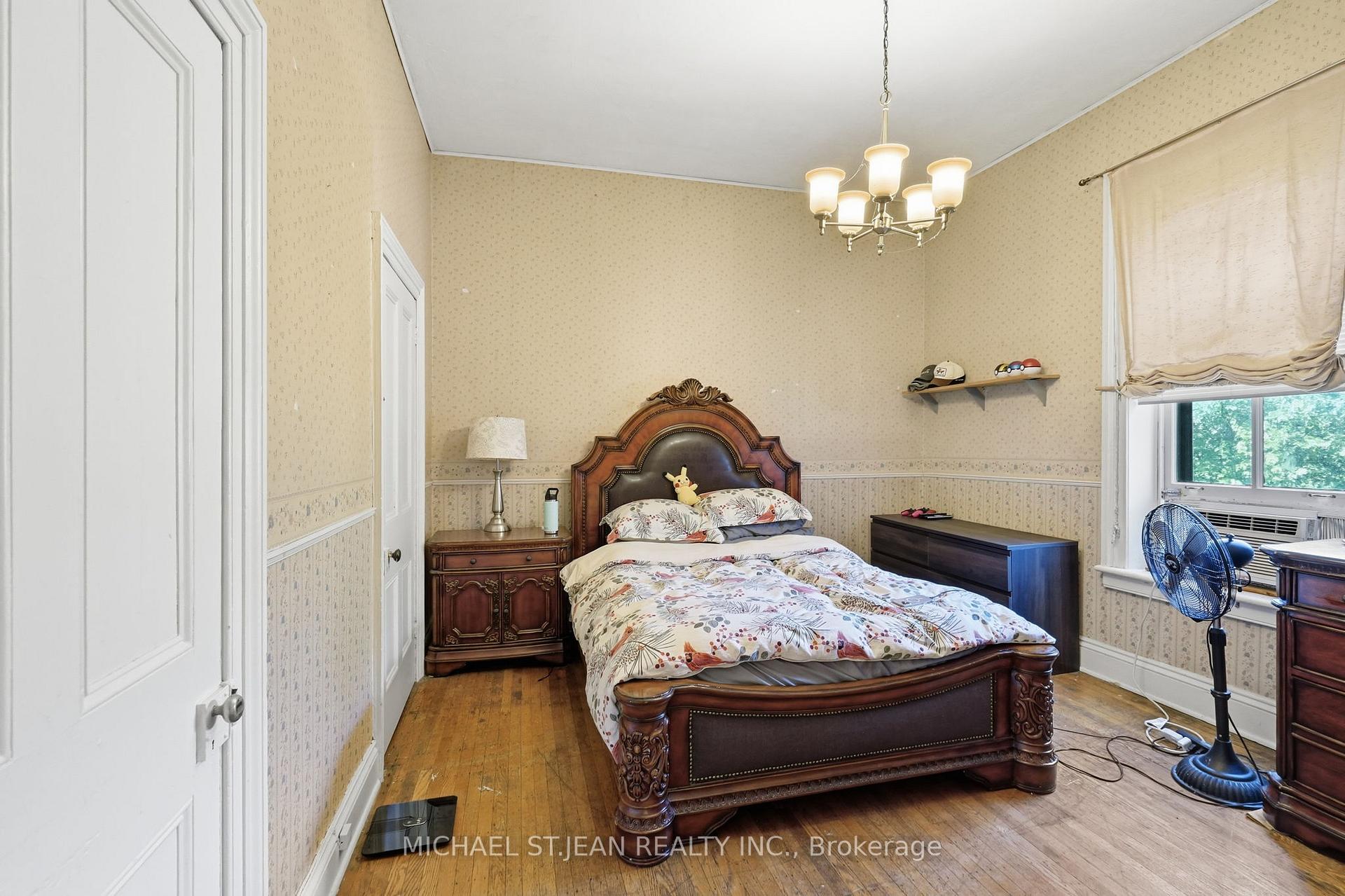 Photo 40 of 132 Emerald Street S, Hamilton, Stinson — HOMEH