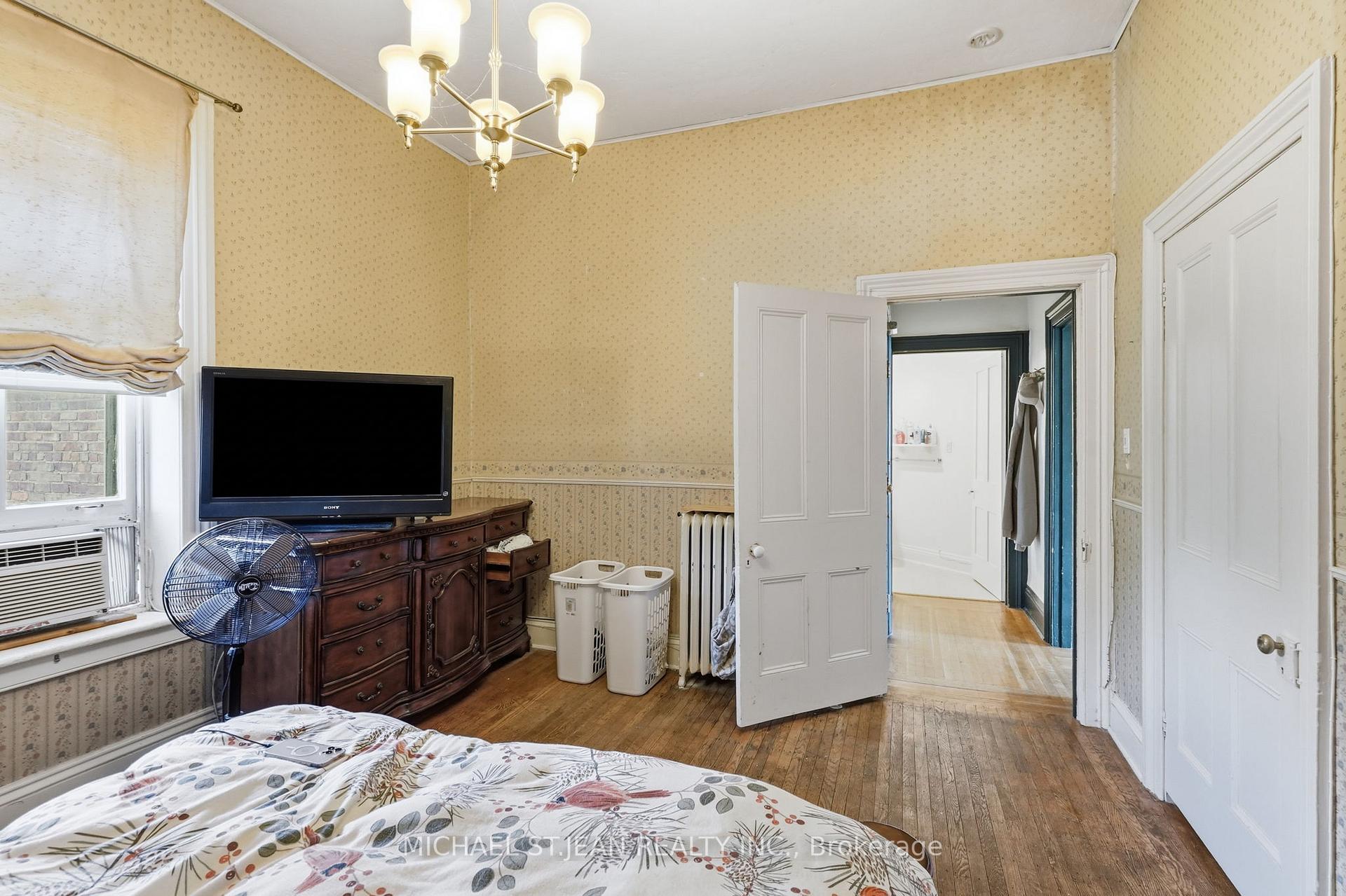 Photo 41 of 132 Emerald Street S, Hamilton, Stinson — HOMEH