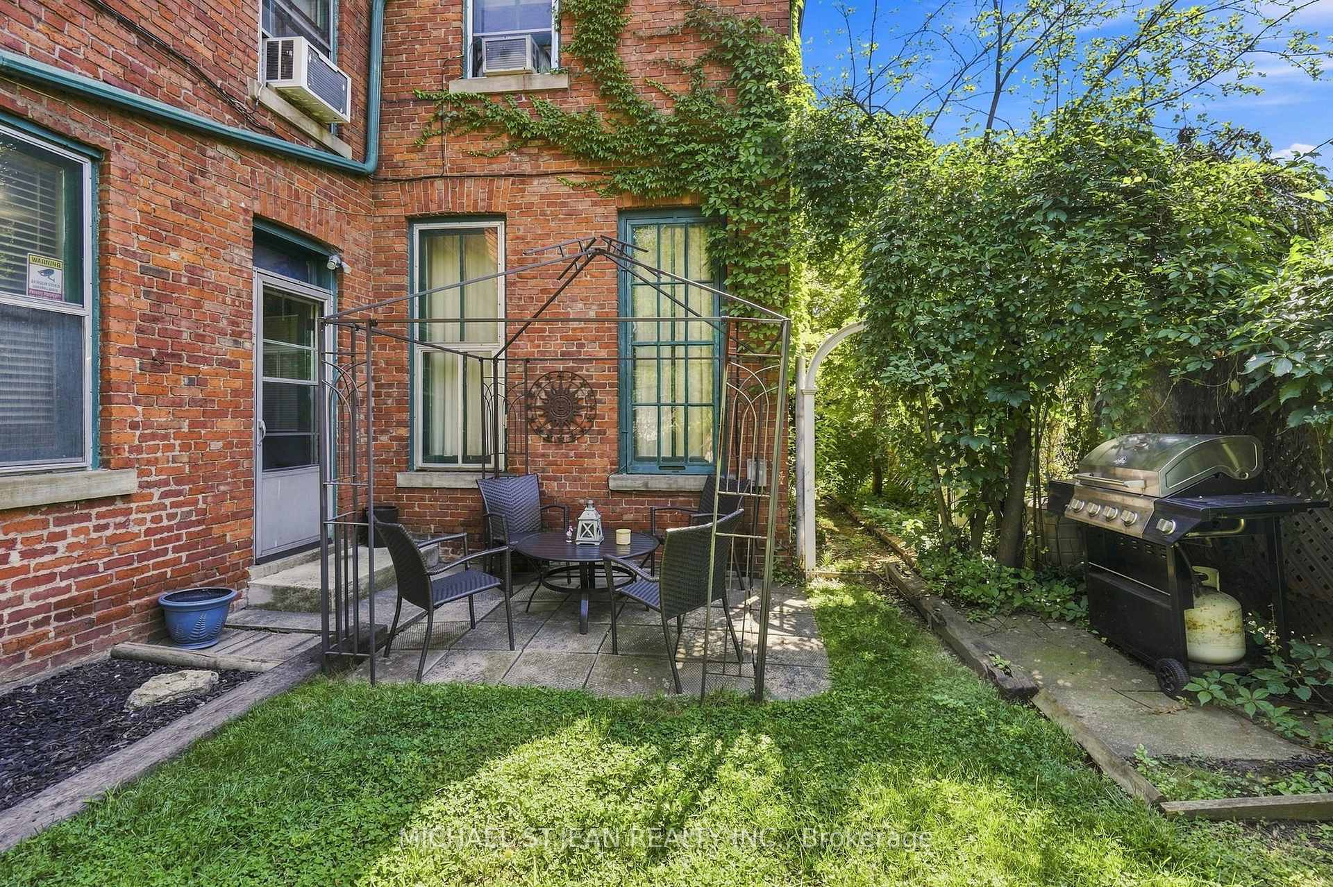 Photo 46 of 132 Emerald Street S, Hamilton, Stinson — HOMEH