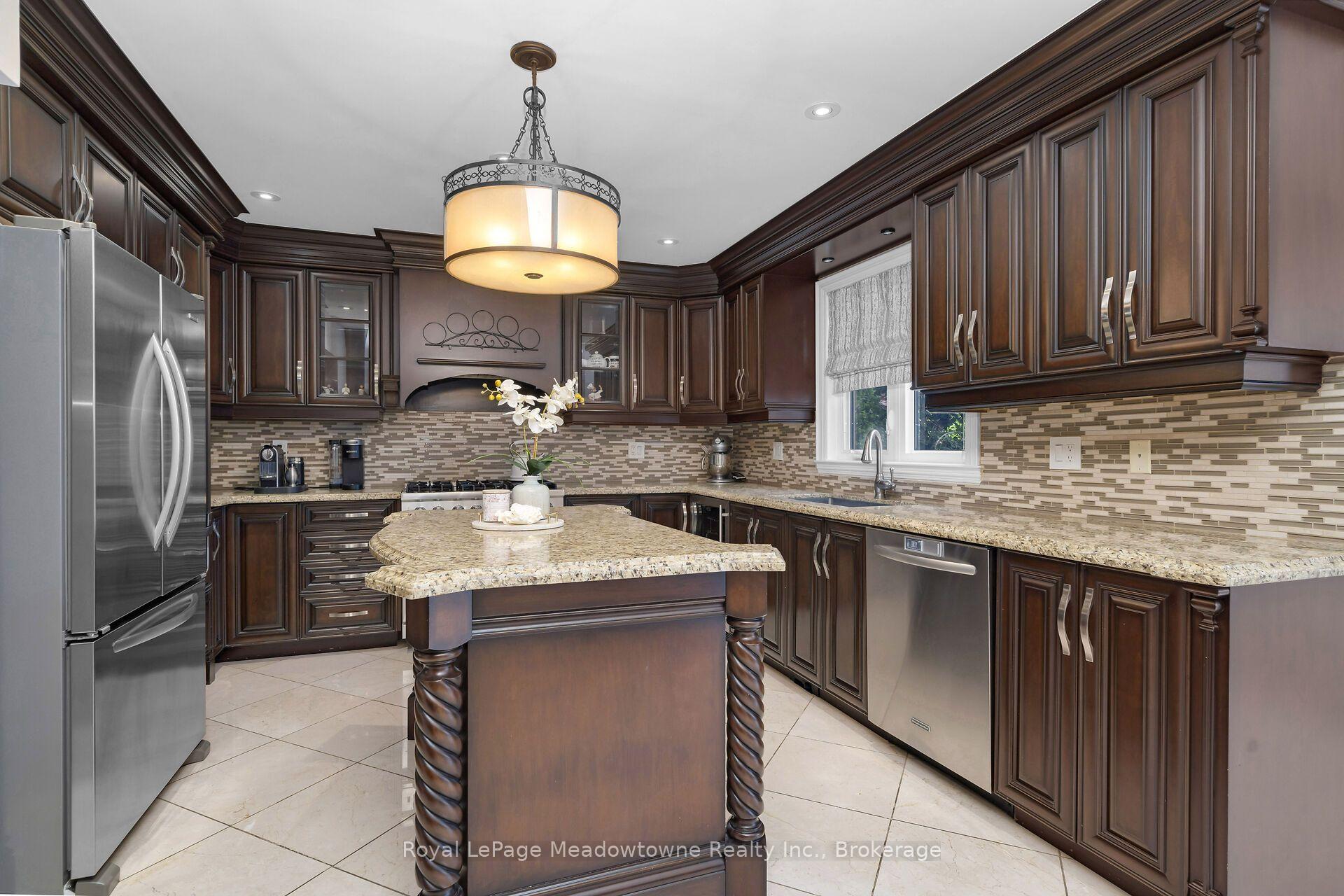 Photo 9 of 246 Fifth Avenue, Vaughan, East Woodbridge — HOMEH
