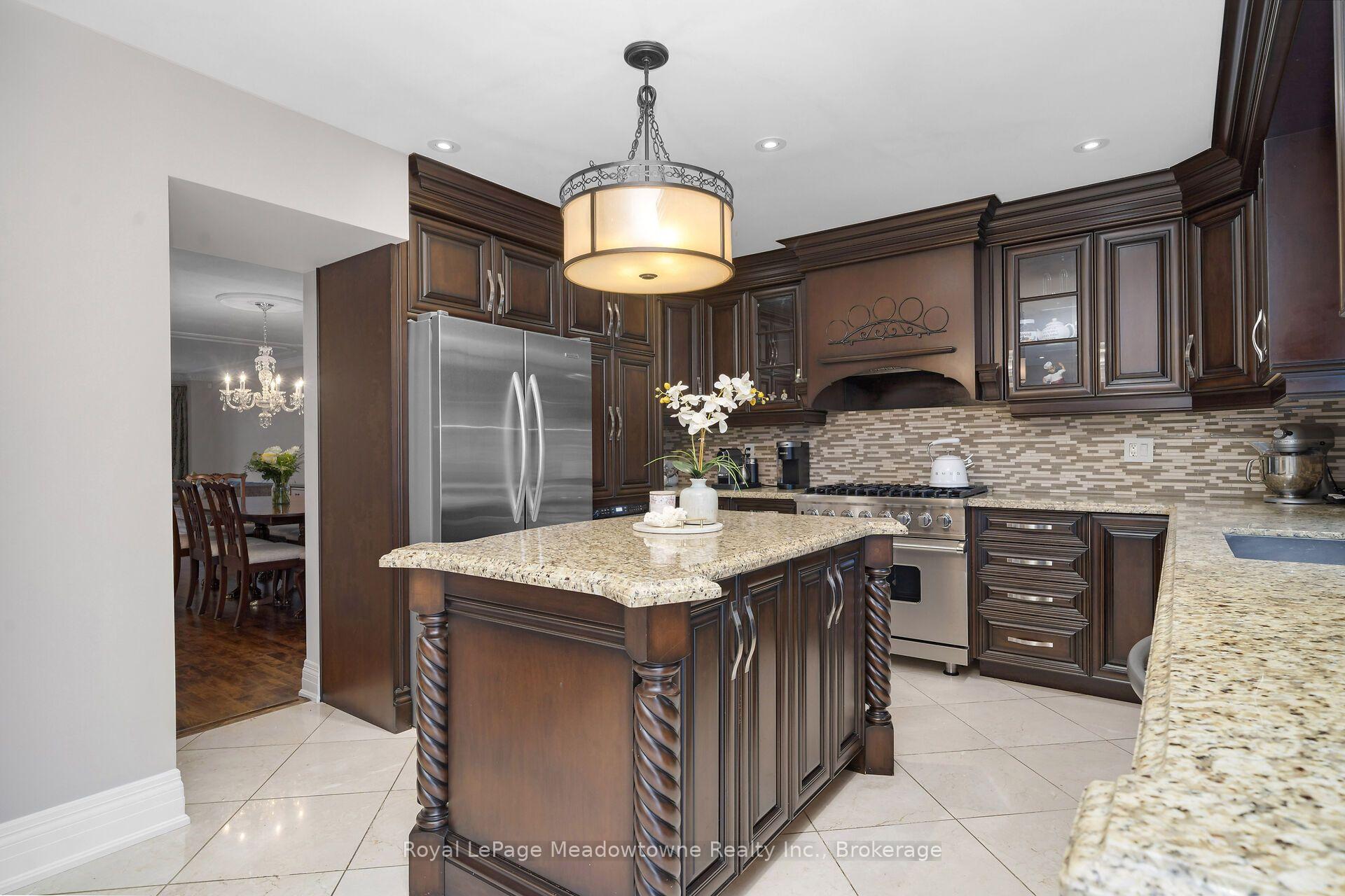 Photo 10 of 246 Fifth Avenue, Vaughan, East Woodbridge — HOMEH