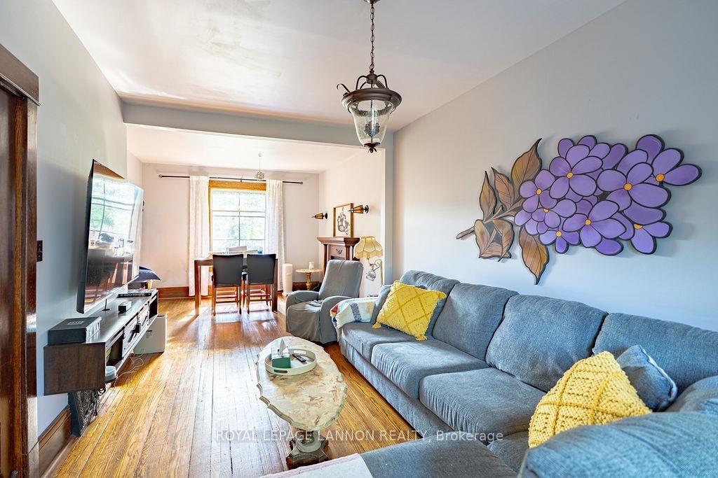Photo 2 of 637 Catherine St., Thunder Bay, Hyde Park — HOMEH