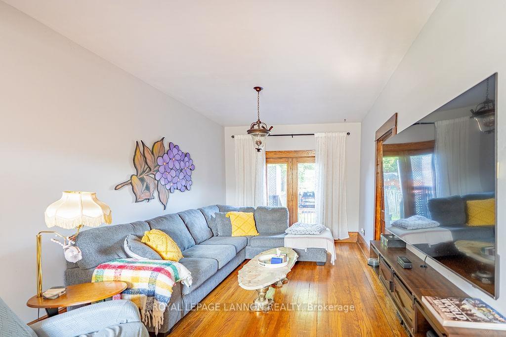 Photo 3 of 637 Catherine St., Thunder Bay, Hyde Park — HOMEH