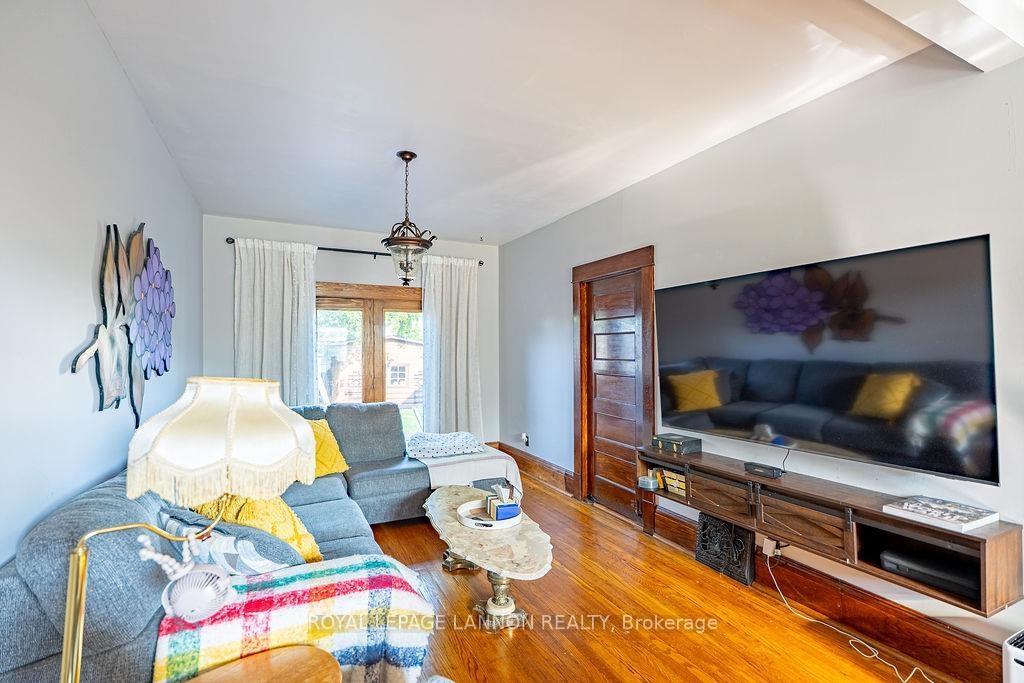 Photo 4 of 637 Catherine St., Thunder Bay, Hyde Park — HOMEH