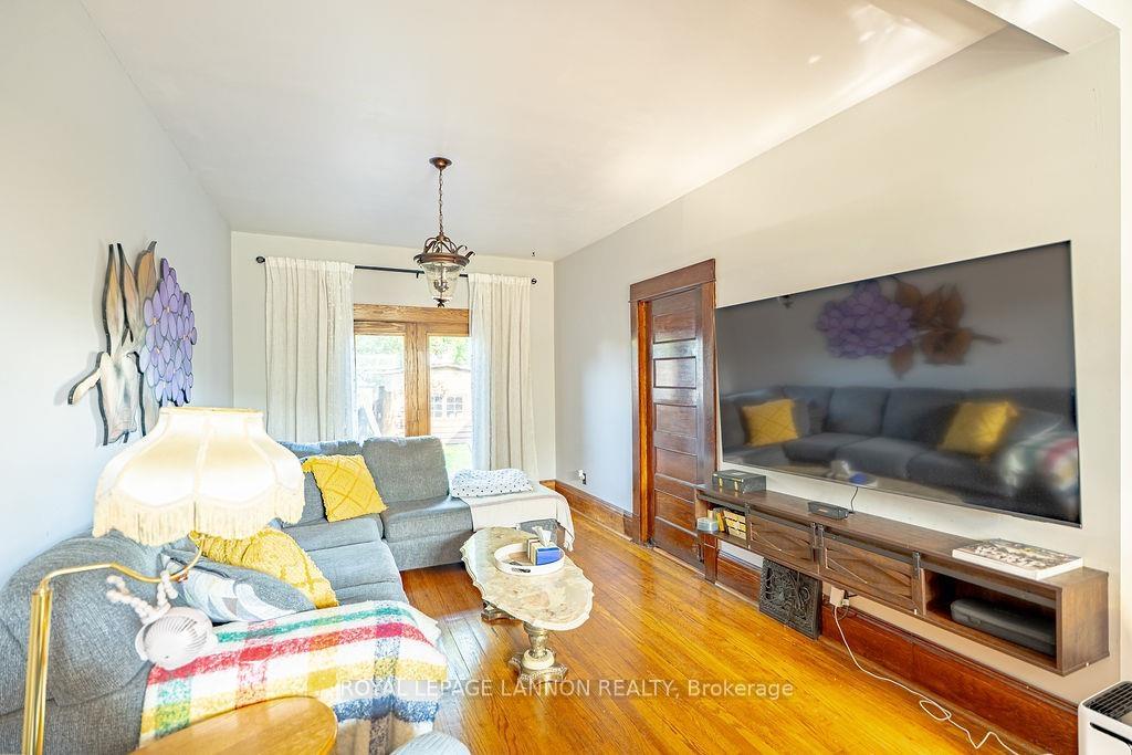 Photo 7 of 637 Catherine St., Thunder Bay, Hyde Park — HOMEH