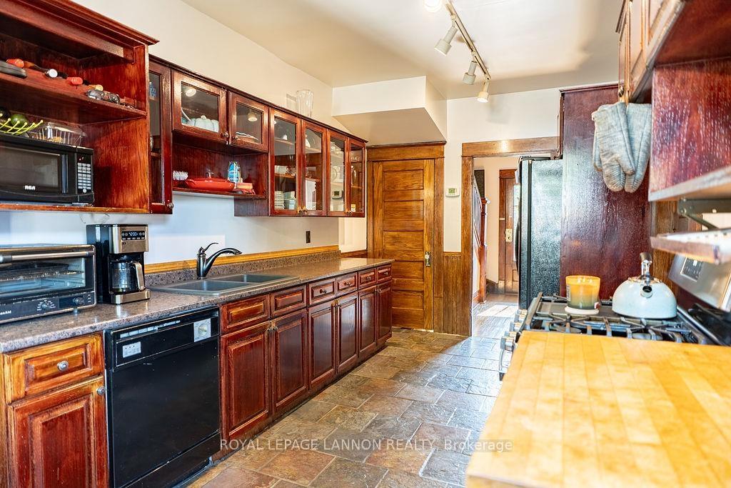 Photo 10 of 637 Catherine St., Thunder Bay, Hyde Park — HOMEH