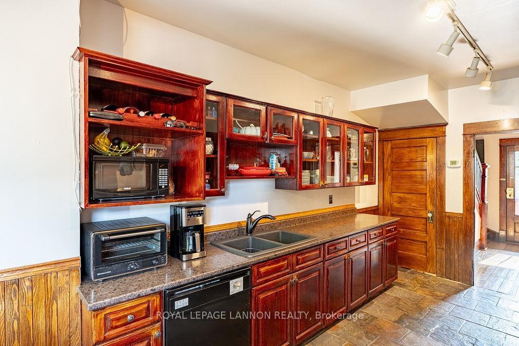 Photo 11 of 637 Catherine St., Thunder Bay, Hyde Park — HOMEH