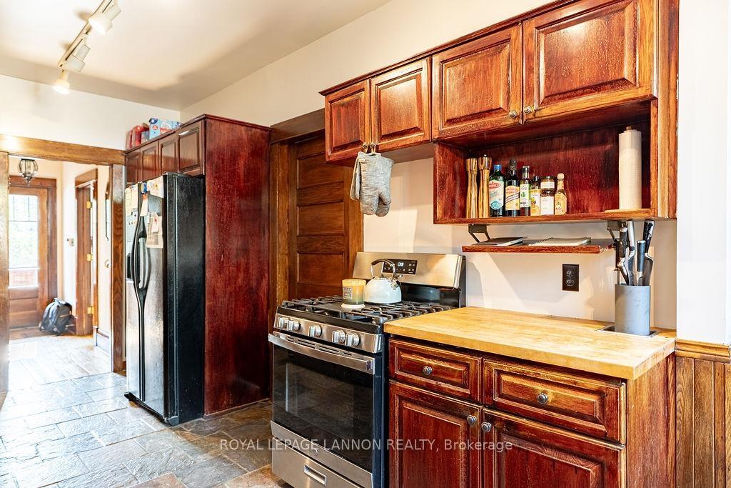 Photo 12 of 637 Catherine St., Thunder Bay, Hyde Park — HOMEH