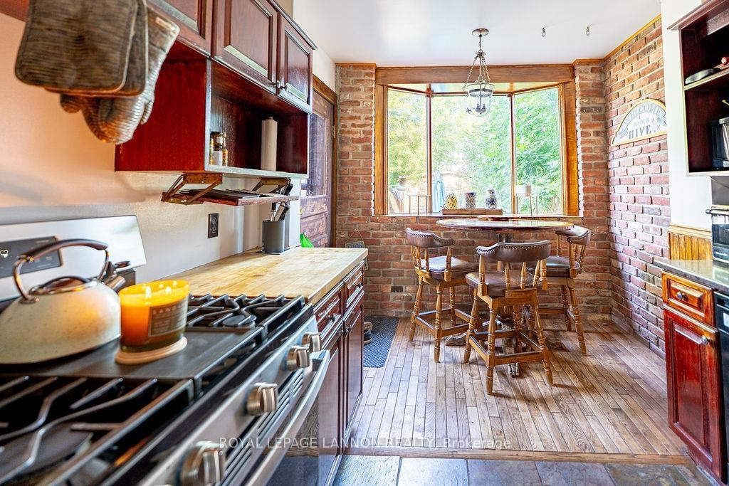 Photo 13 of 637 Catherine St., Thunder Bay, Hyde Park — HOMEH