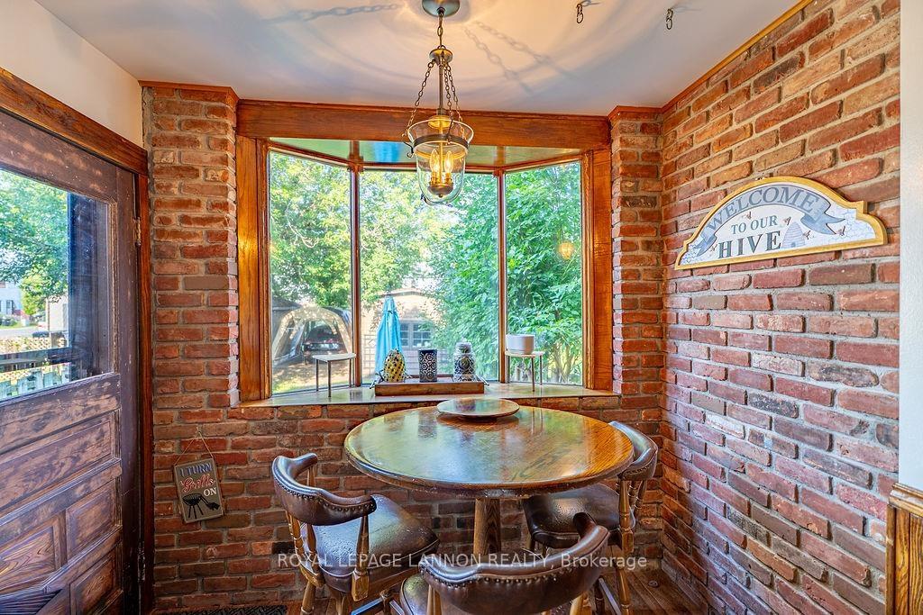 Photo 14 of 637 Catherine St., Thunder Bay, Hyde Park — HOMEH