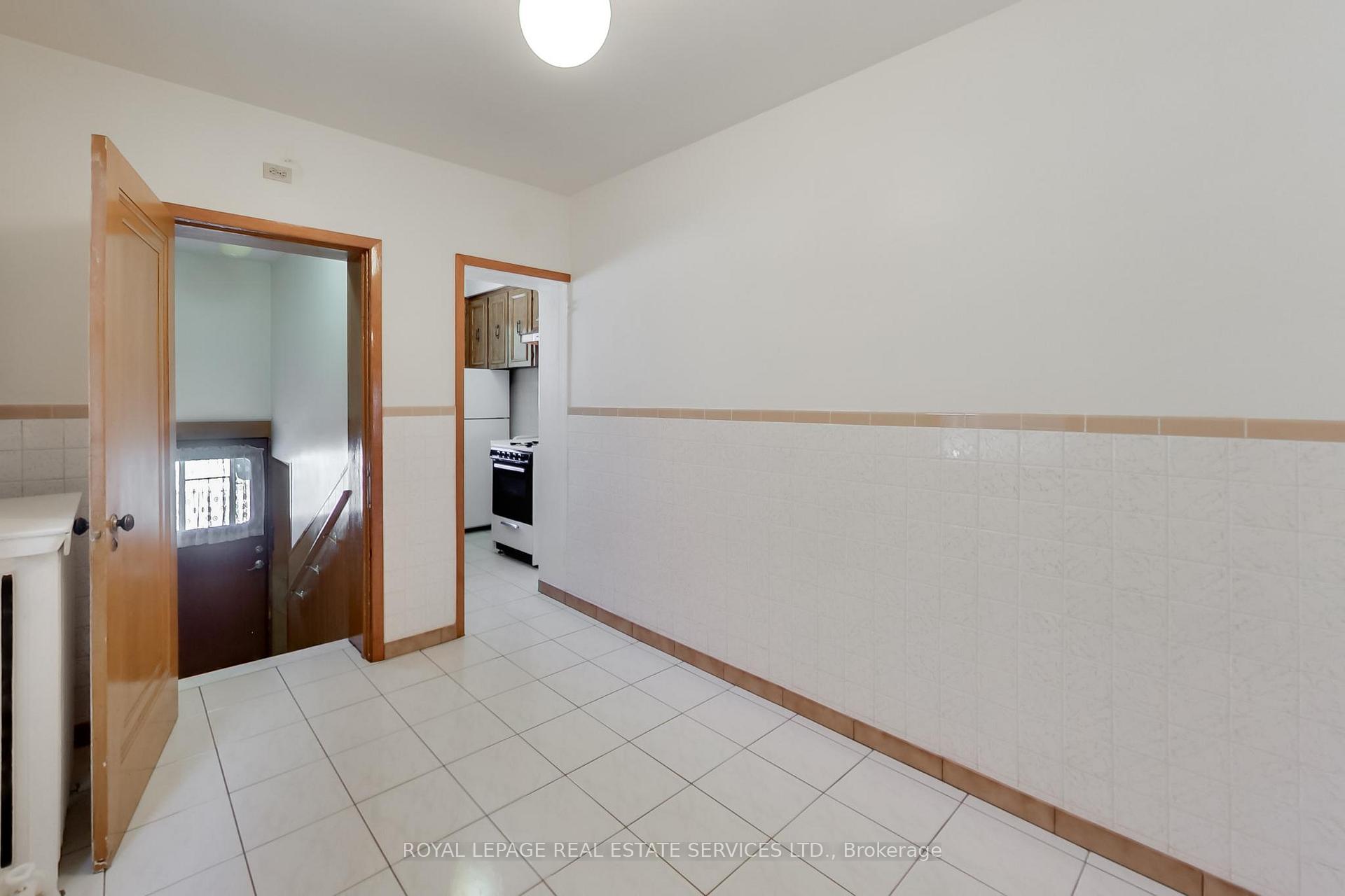 Photo 19 of 85 Dawes Road, Toronto, East End-Danforth — HOMEH