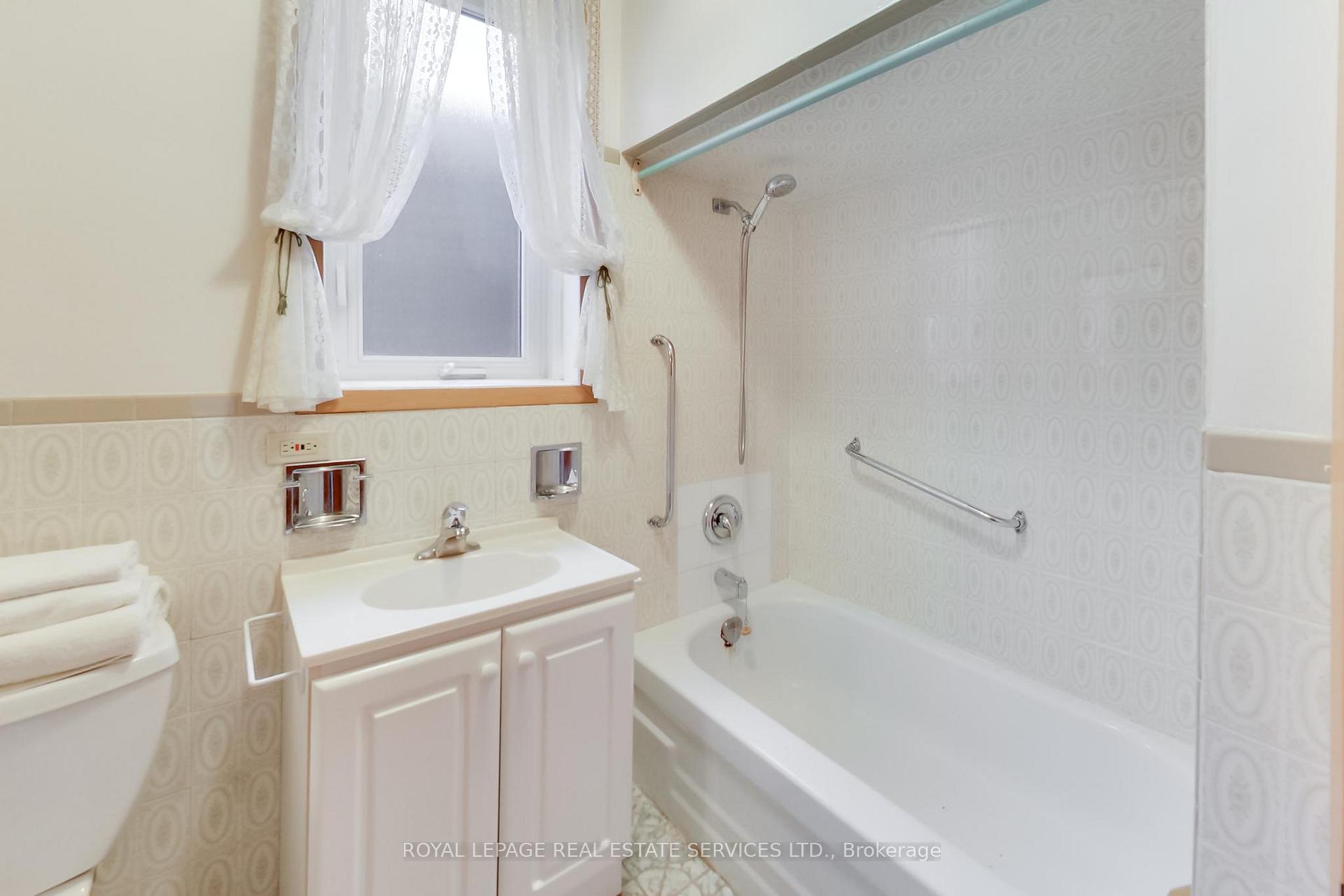 Photo 34 of 85 Dawes Road, Toronto, East End-Danforth — HOMEH