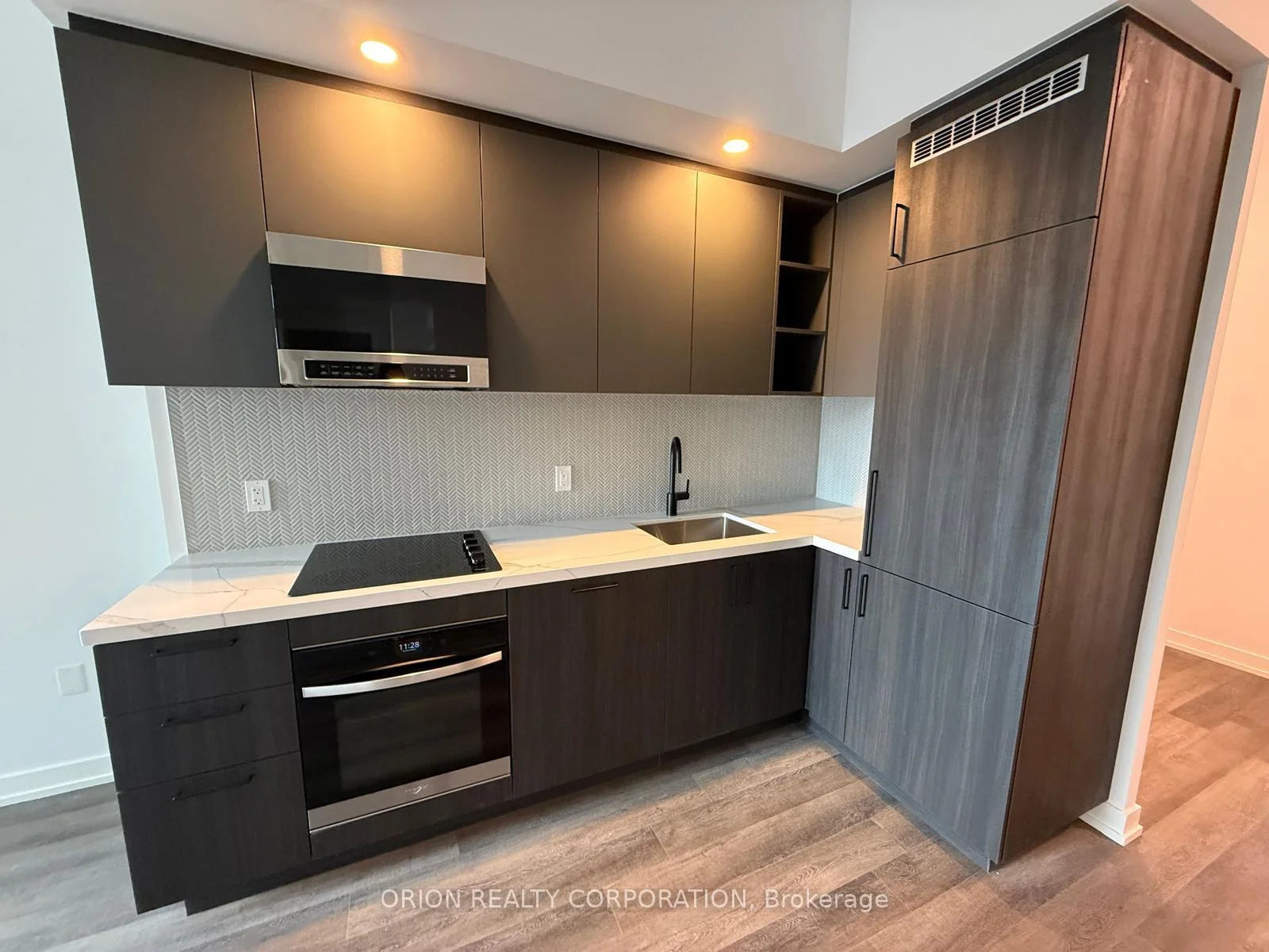 Photo 2 of Unit 305, 21 Meadowdale Road, Vaughan, Vaughan Corporate Centre — HOMEH