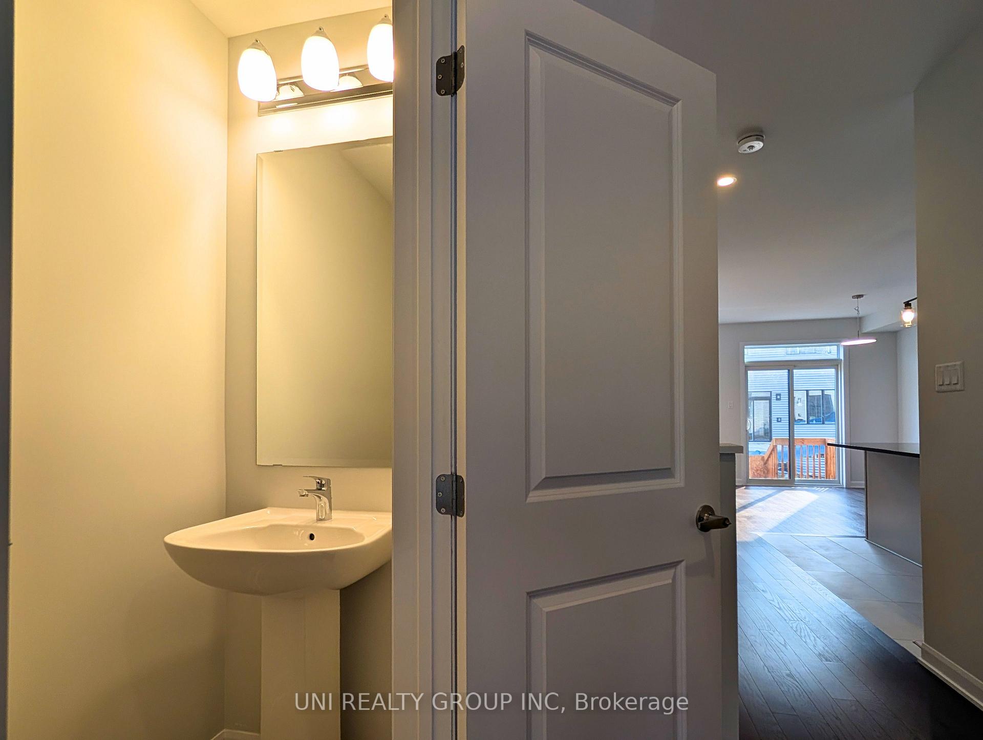 Photo 4 of 716 Tadpole Crescent, Ottawa, Barrhaven - Half Moon Bay — HOMEH