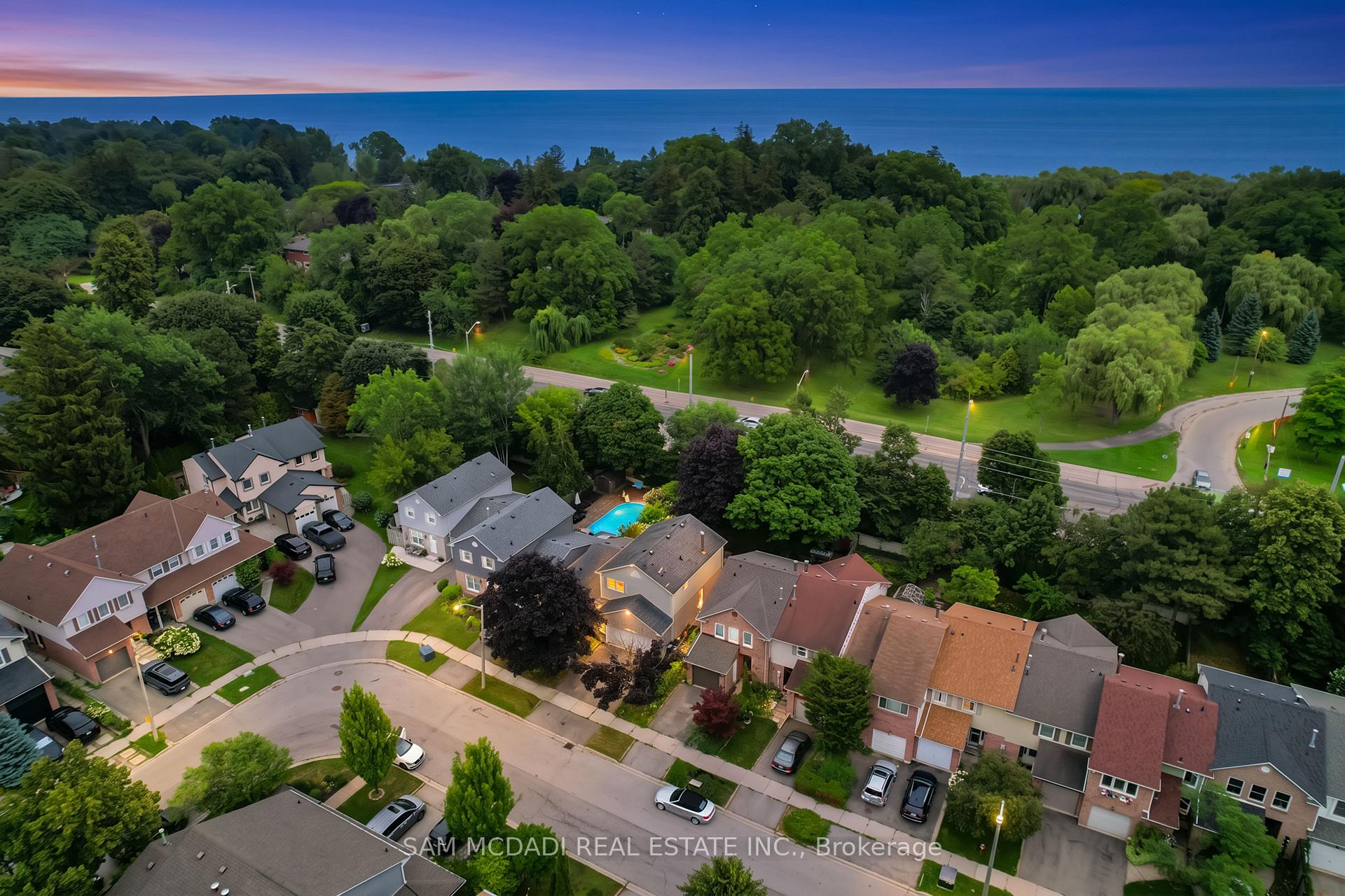 Photo 1 of 644 Sweetwater Place, Mississauga, Lorne Park — HOMEH