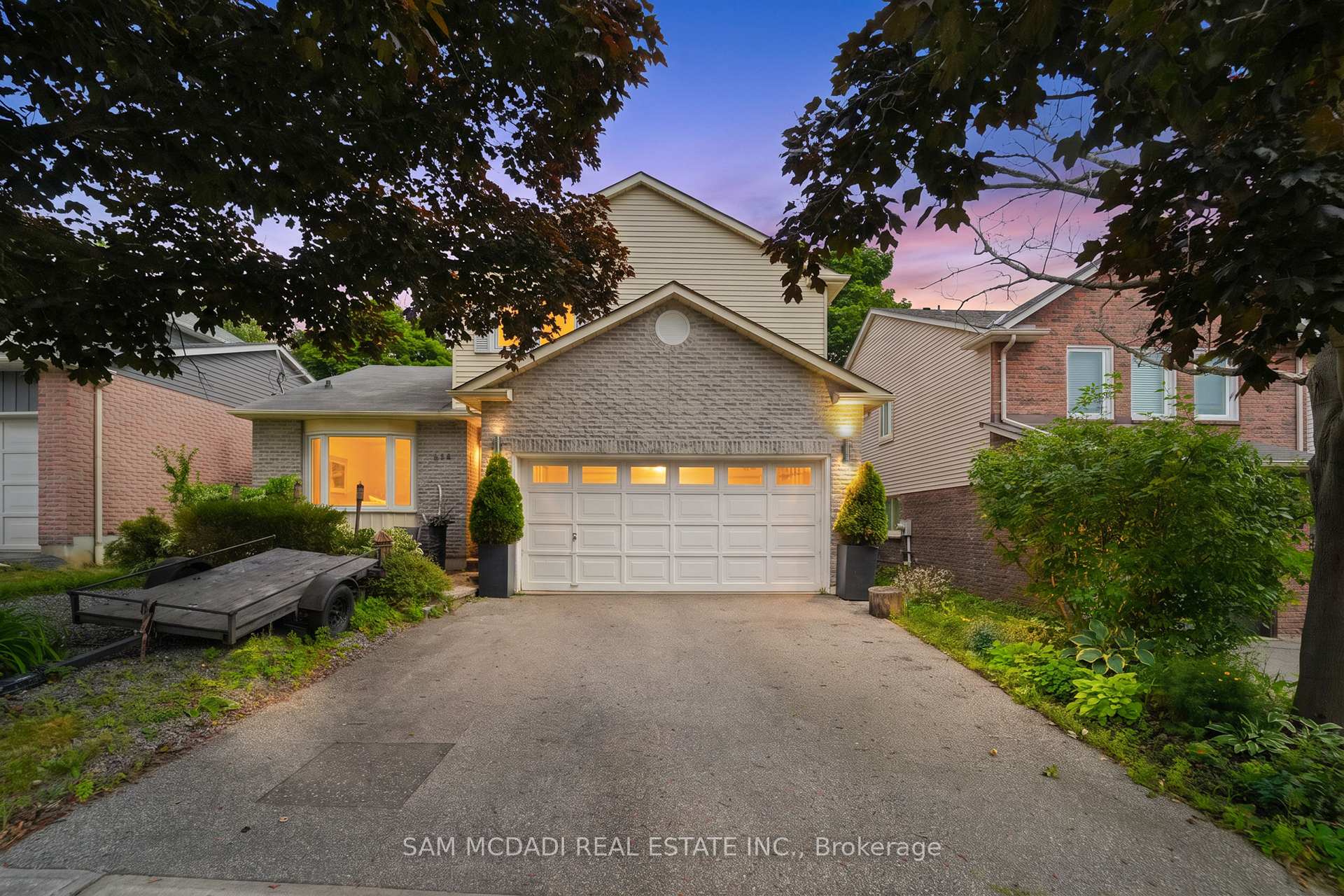 Photo 2 of 644 Sweetwater Place, Mississauga, Lorne Park — HOMEH