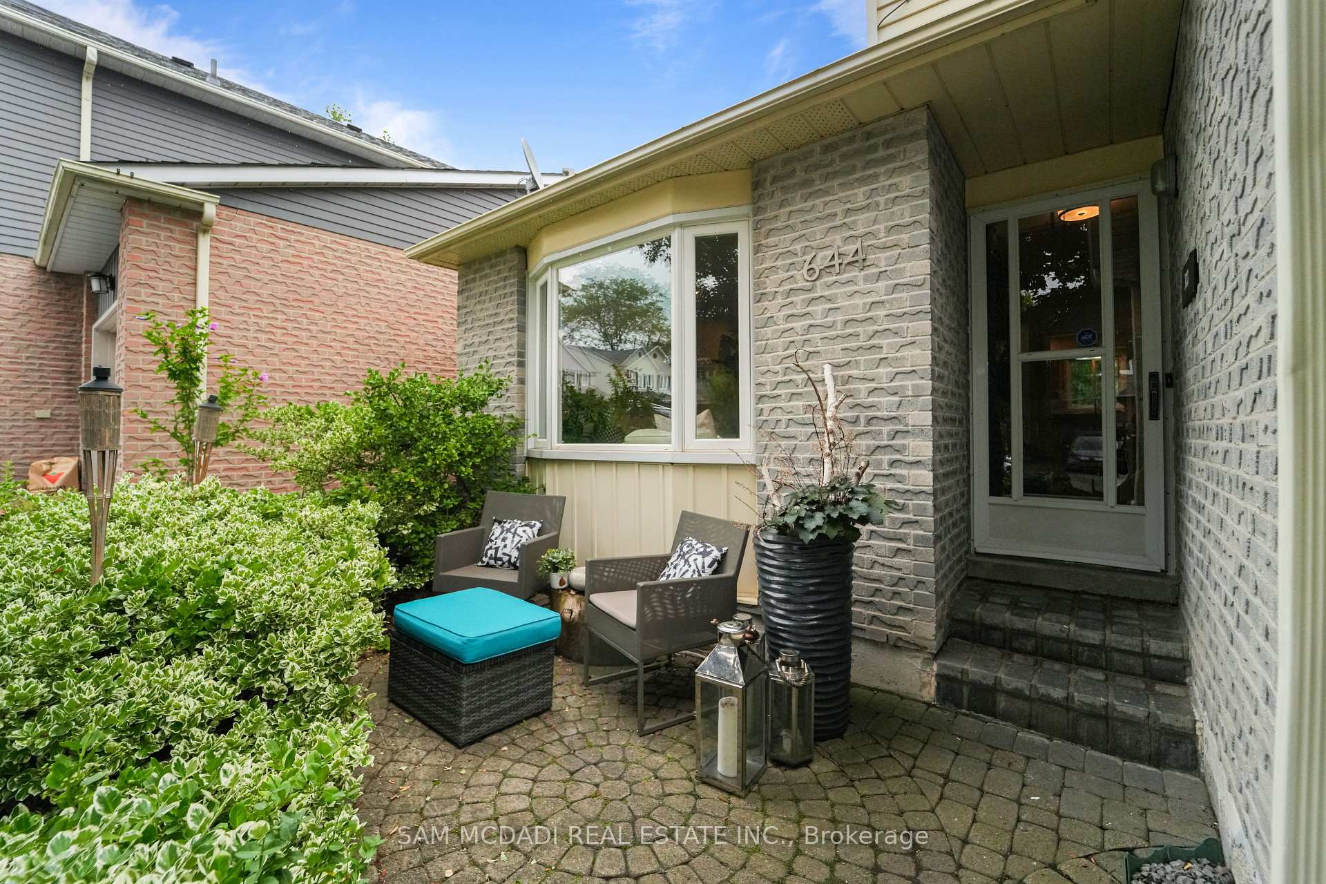 Photo 3 of 644 Sweetwater Place, Mississauga, Lorne Park — HOMEH
