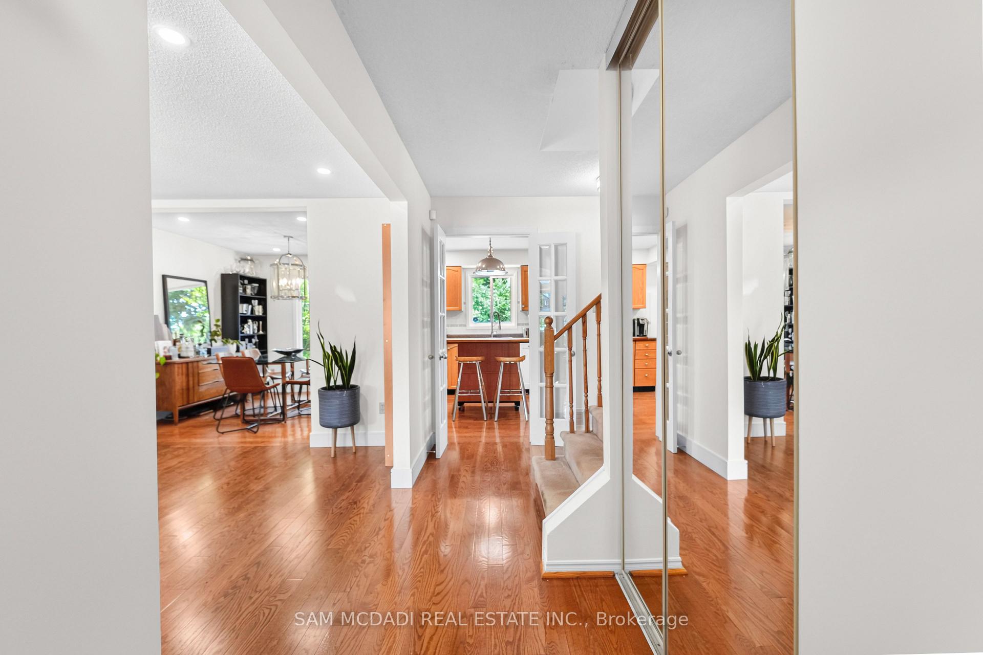 Photo 4 of 644 Sweetwater Place, Mississauga, Lorne Park — HOMEH