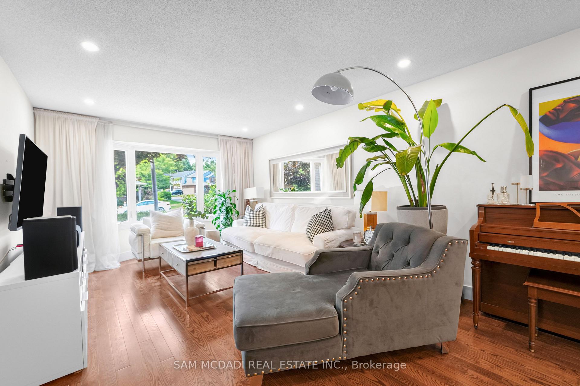 Photo 5 of 644 Sweetwater Place, Mississauga, Lorne Park — HOMEH
