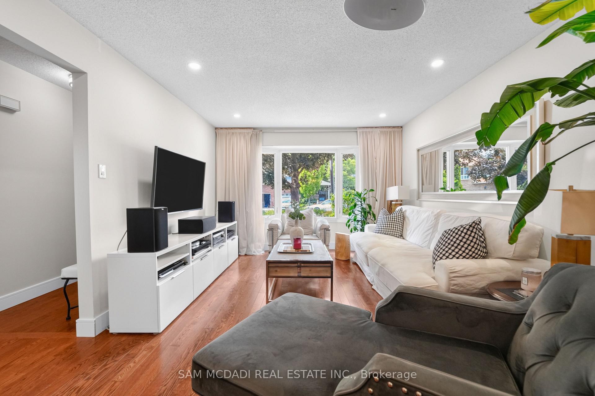 Photo 6 of 644 Sweetwater Place, Mississauga, Lorne Park — HOMEH