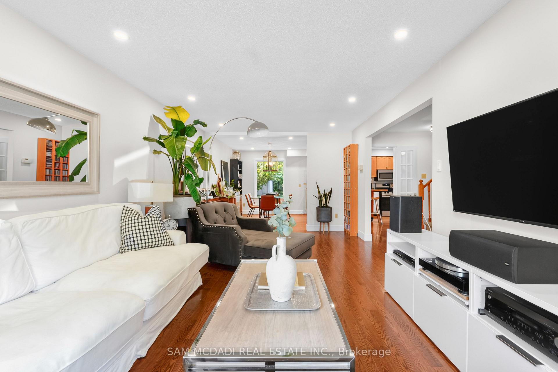 Photo 7 of 644 Sweetwater Place, Mississauga, Lorne Park — HOMEH