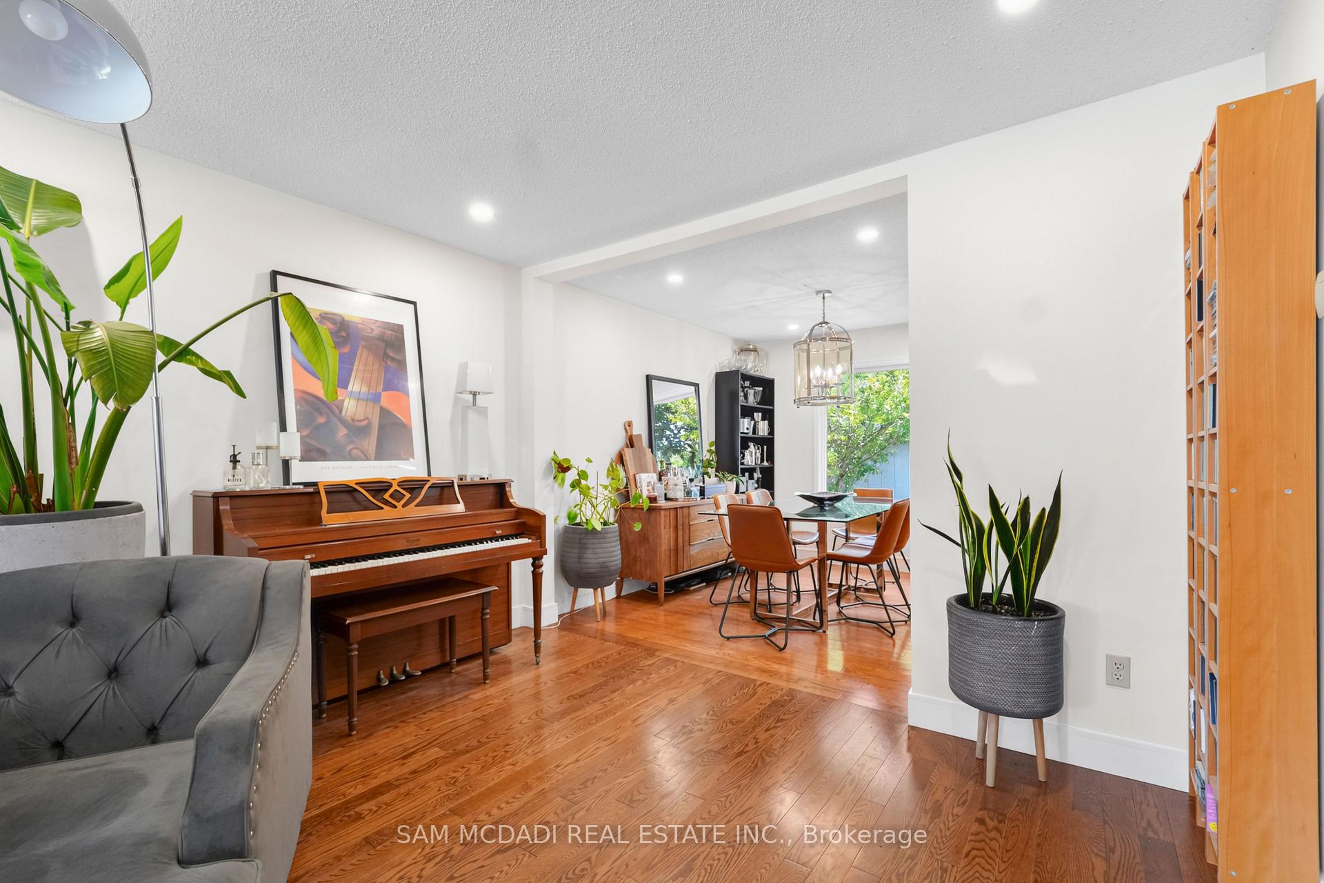 Photo 8 of 644 Sweetwater Place, Mississauga, Lorne Park — HOMEH