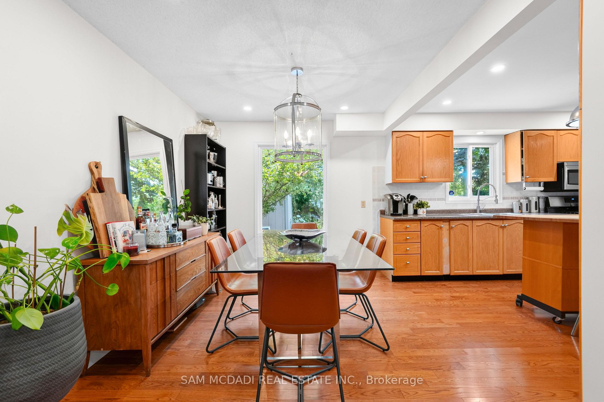 Photo 9 of 644 Sweetwater Place, Mississauga, Lorne Park — HOMEH