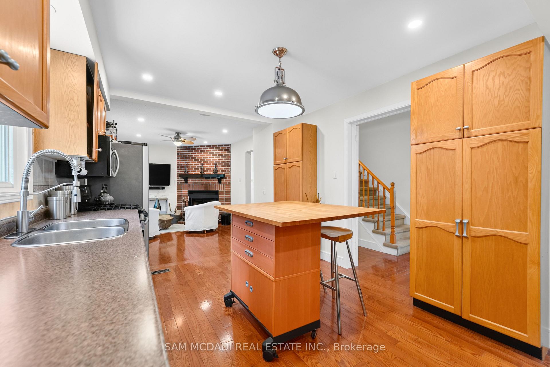 Photo 12 of 644 Sweetwater Place, Mississauga, Lorne Park — HOMEH
