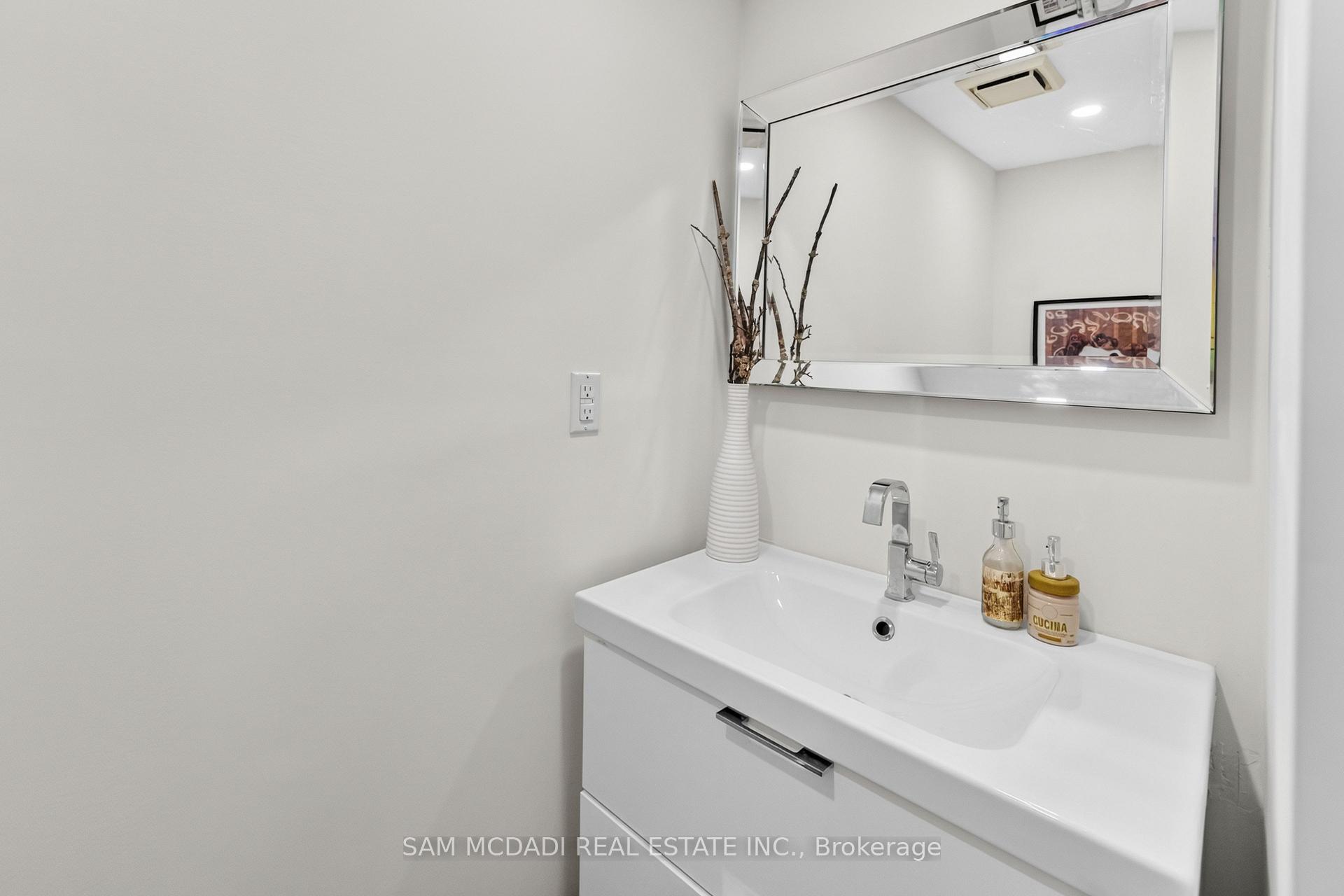 Photo 18 of 644 Sweetwater Place, Mississauga, Lorne Park — HOMEH