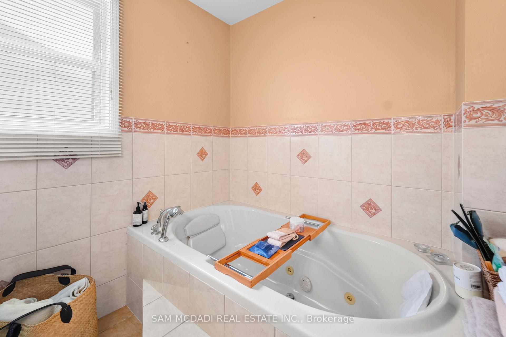 Photo 23 of 644 Sweetwater Place, Mississauga, Lorne Park — HOMEH