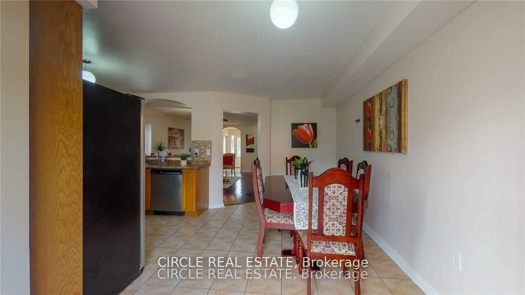 Photo 8 of 27 belinda Drive, Brampton, Fletcher's Meadow — HOMEH