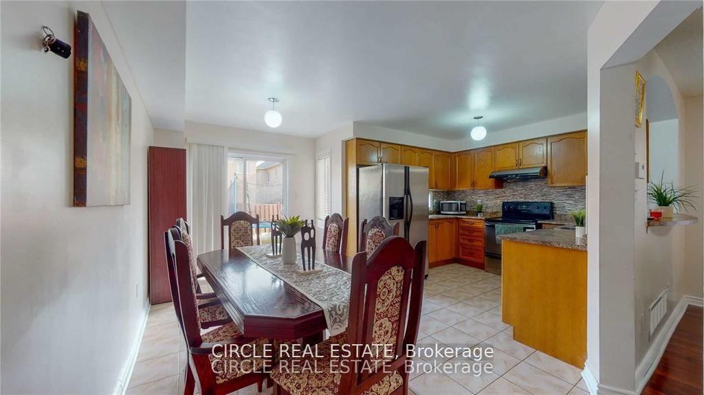 Photo 9 of 27 belinda Drive, Brampton, Fletcher's Meadow — HOMEH