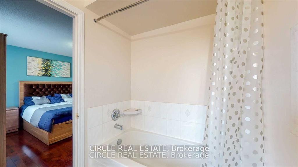 Photo 14 of 27 belinda Drive, Brampton, Fletcher's Meadow — HOMEH